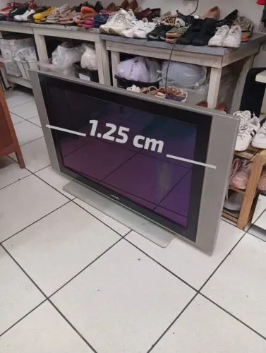 Televisor de tela plana da marca Philips,