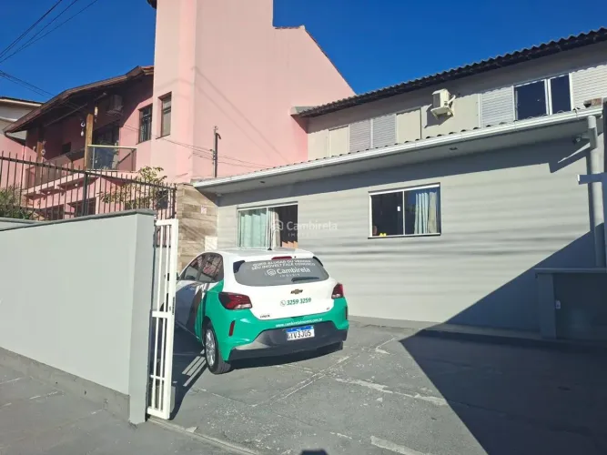 Casa mobiliada para aluguel em Forquilhinhas  2 quartos e fácil acesso à BR-101