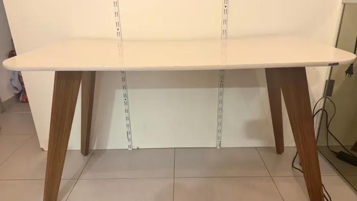 Mesa de apoio escrivaninha pequena