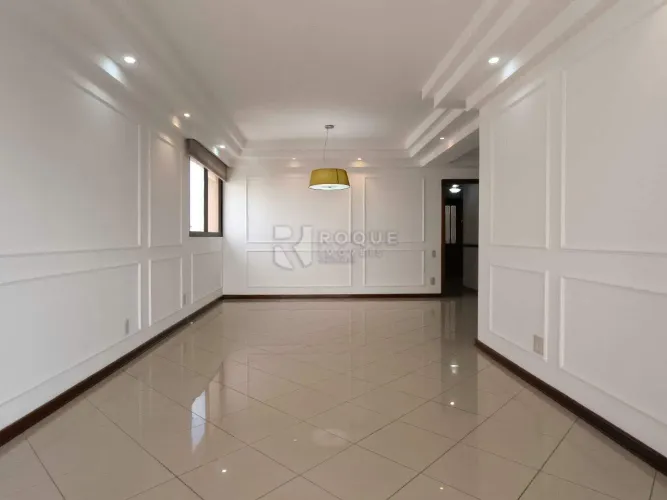 Amplo Apartamento à Venda no Centro Edifício Monte Carlo