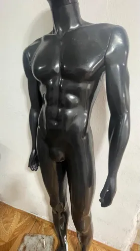 Maniquim em ótimo estado - ideal para loja/vitrine