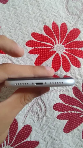 iPhone XR branco 128GB