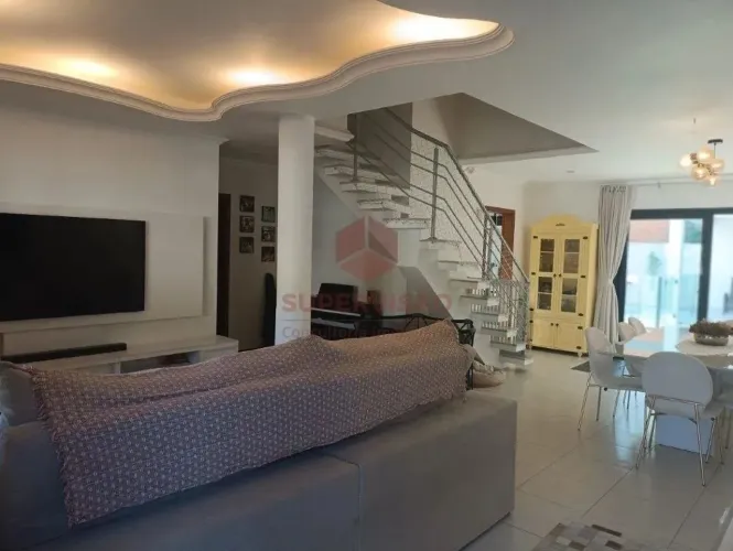 Casa à venda com 5 quartos, no Bairro Daniela, em Florianópolis/SC.
