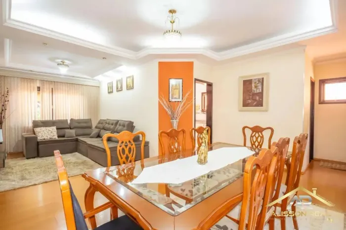 Casa térrea com piscina, 3 dormitórios (1 suíte) e 5 vagas City Bussocaba