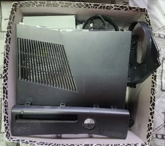 Xbox 360 Slim - Para Peças