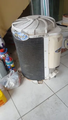 Vendo ar condicionado gelando 22 mil btus . Tem que colocar o gás