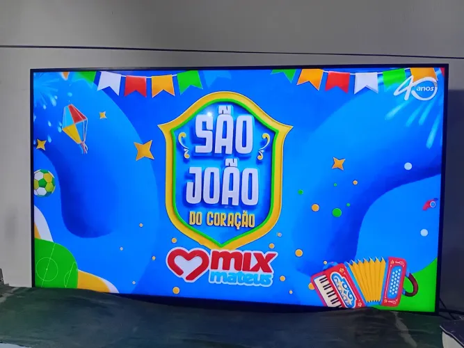 Tô vendendo uma TV Samsung decidiu polegadas com algumas linhas mas não atrapalha assistir