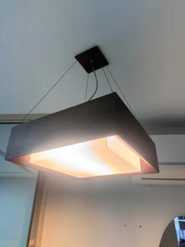 Lustre de madeira