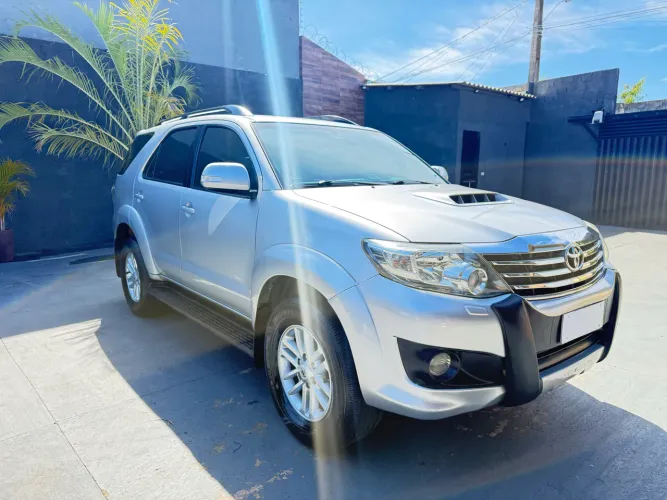 Toyota Hilux SW4 SRV D4-d 4X4 3.0 TDI Dies. AUT 2015