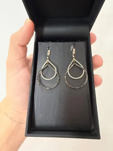 Brincos vivara Nova Iorque ouro 18k com diamantes, peça única com certificado e caixa