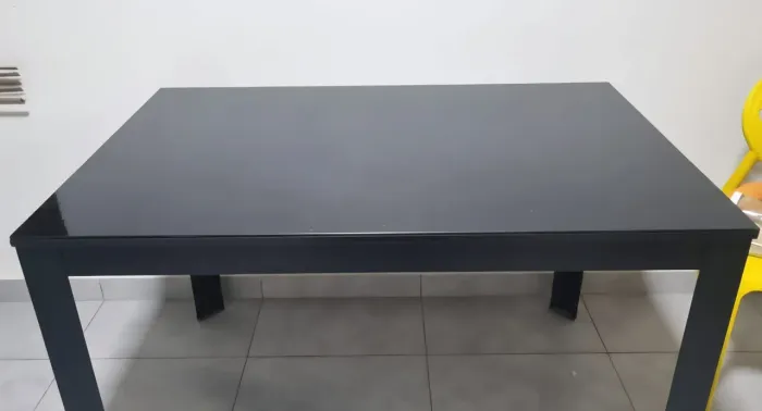 Mesa extensível preta com base em aço preto, tampo vidro temperado 1,40 / 2M X 80 CM 