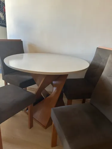 Vende se mesa redonda