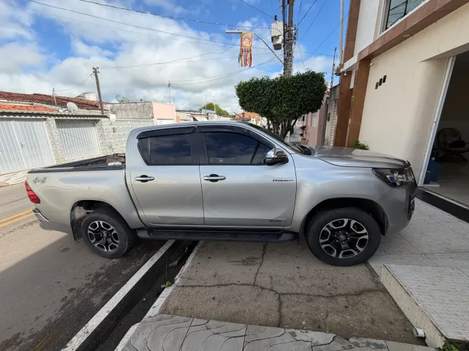 Toyota Hilux CD SRV 4X4 2.8 TDI Diesel Aut. 2021