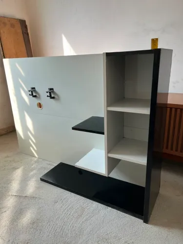 Rack para TV / Painel com Nichos - Branco e Preto - Excelente Estado