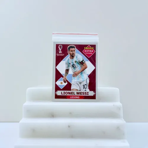 Figurinha Extra Sticker Bordô Lionel Messi Legend Copa do Mundo 2022