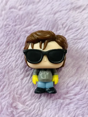 Steve - Stranger Things Kinder Joy - Joe Keery