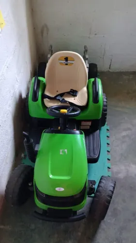 Vendo Trator elétrico de controle remoto com bluetooth