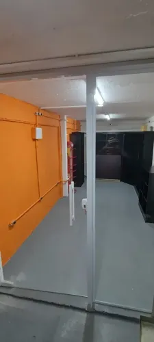 Porta de vidro com Mola fechamento 