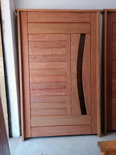 PORTA PIVOTANTE JATOBÁ