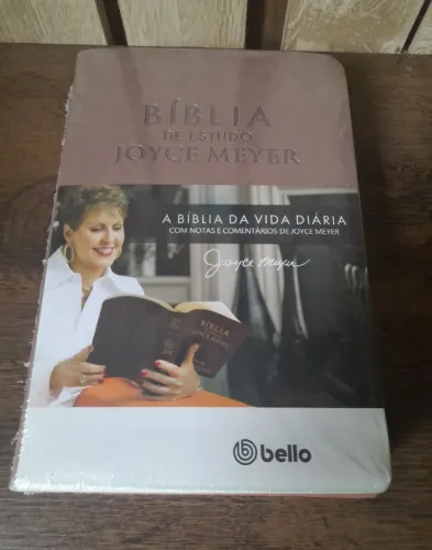 Bíblia de estudo Joice Mayer (Média)Nova lacrada. 
