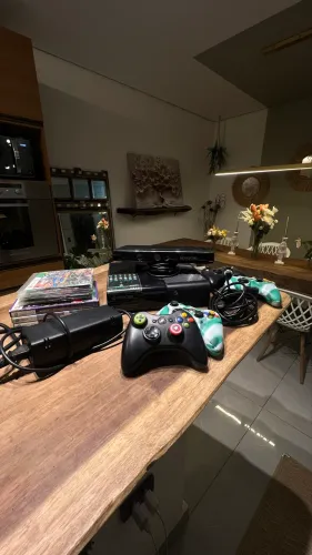 Xbox 360 Desbloqueado + Kinect + 4 Controles + 25 Jogos | Completo!