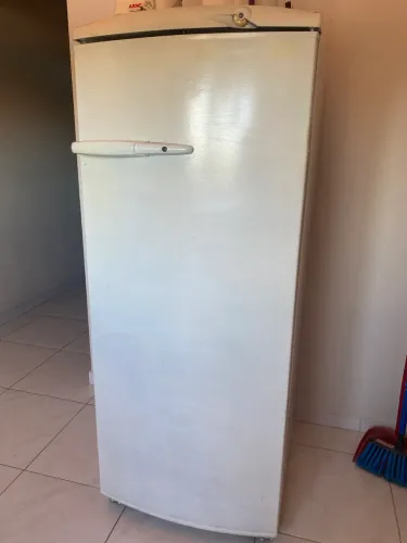Vende-se geladeira consul