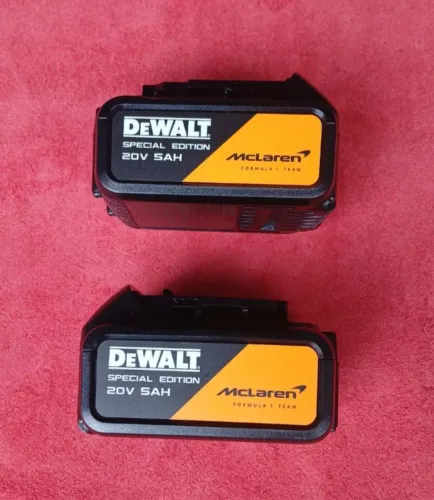 R$ 1.300,00 por duas Bateria 5ah Dewalt Mclaren