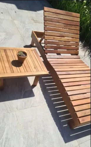 Espreguiçadeira para área de piscina