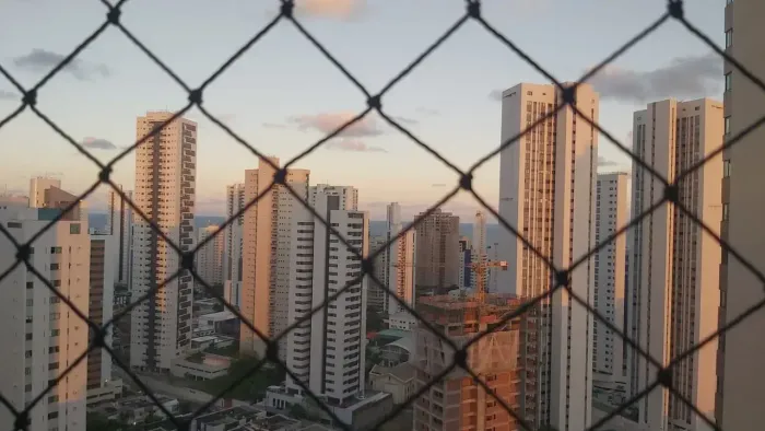 4 QUARTOS COM 3 STS EM ANDAR ALTO 3 VAGAS E SUPER LAZER