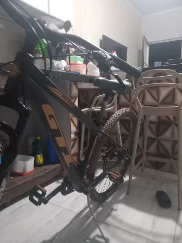 Vende-se uma bicicleta um mês de uso gti 1000