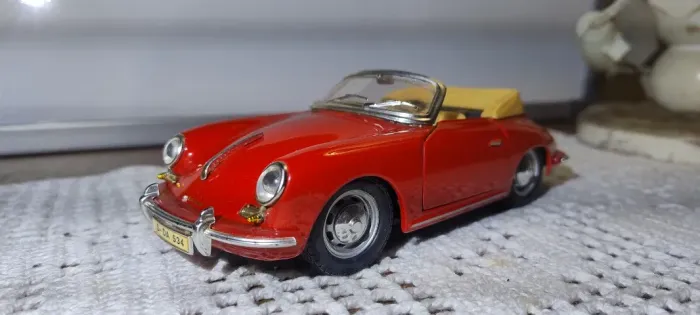 Porsche 356B 1961 Bburago 1:24 - Miniatura Colecionável