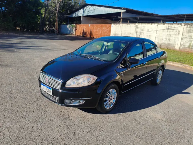 Fiat Linea Essence Dualogic 1.8 Flex 16V 4P 2013