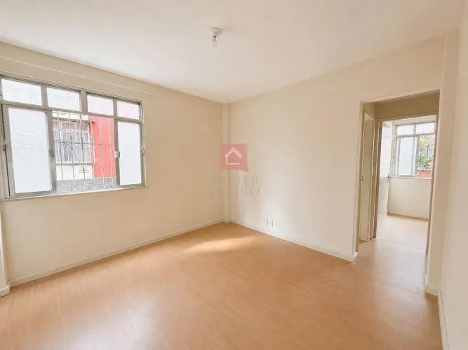 Apartamento à venda no BNH do Alto da Serra, Petrópolis RJ.