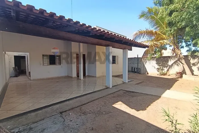 CASA AMPLA PARA LOCAÇÃO | 4 QUARTOS | IDEAL PARA EMPRESAS | SAÍDA PARA BRASILÂNDIA E CAMPO