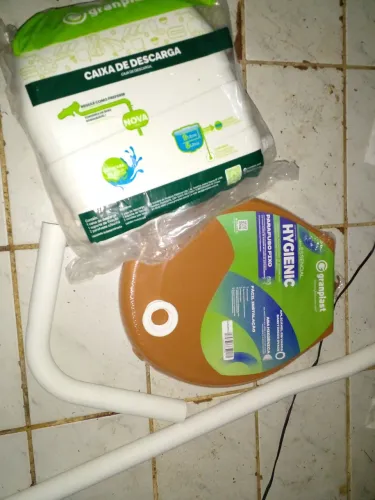 VENDO DESCARGA DE PAREDE COMPLETA E TAMPA DE VASO SANITARIO LACRADO