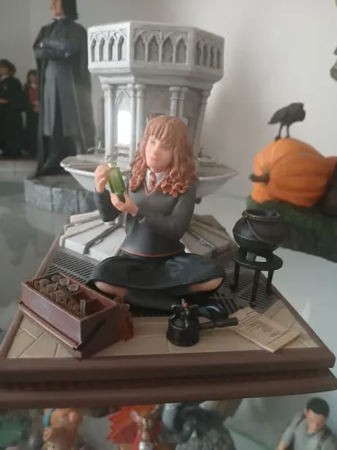 Iron Studios Harry Potter Hermione Granger Polyjuice Deluxe