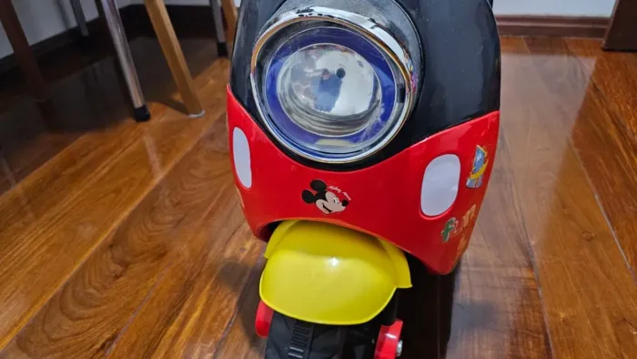 Mini veículo scooter Mickey Mouse