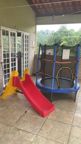 Pula pula e Escorregador infantil