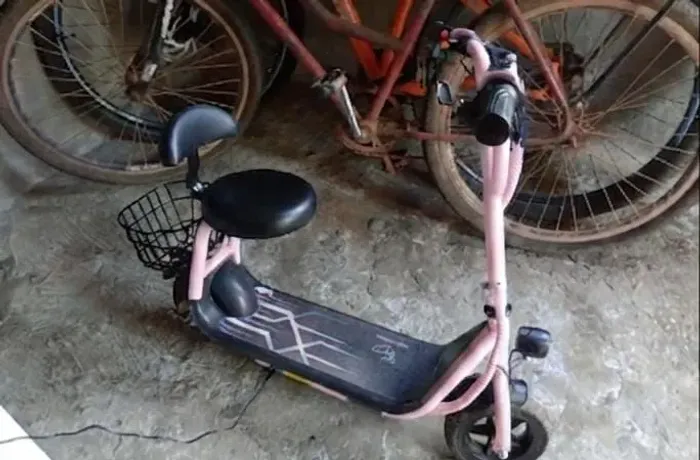 Vendo patinete elétrico rosa novo aceito cartão