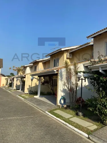 Casa em condomínio na Vila Oliveira