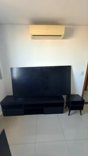 Conjunto Rack 1,75m + Painel para TV + Mesa de Cabeceira Preto - 3 Peças