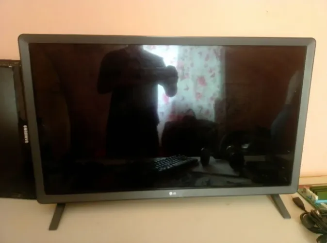 TV Monitor LG 24" (Modelo 24TL520S-PS)