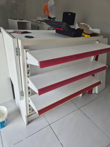 Balcão Vitrine e Caixa para lojas ou Farmácia
