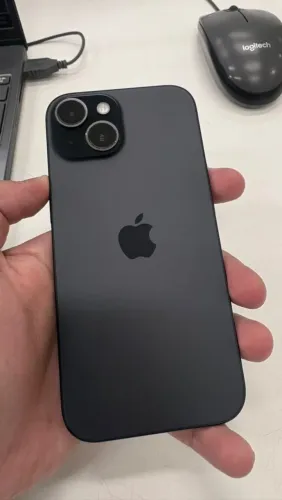 VENDE-SE IPHONE 15, APENAS 3 MESES DE USO.