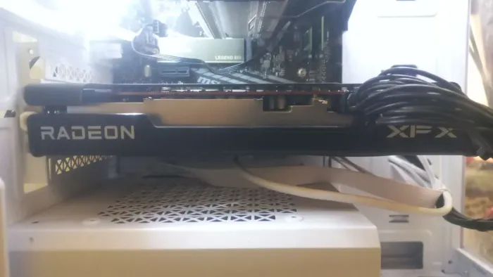 Vendo ou troco placa de video rx 6650xt 8GB, troco por uma superior e tenho volta