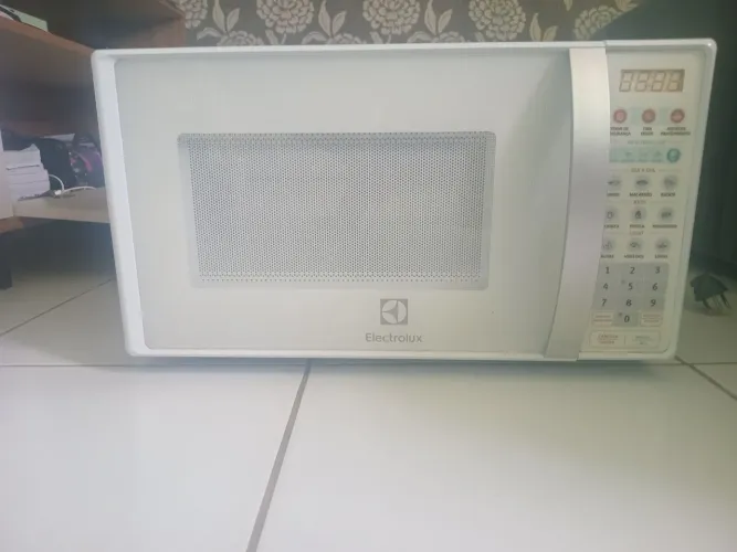 Micro-ondas 23 Litros Semi novo
