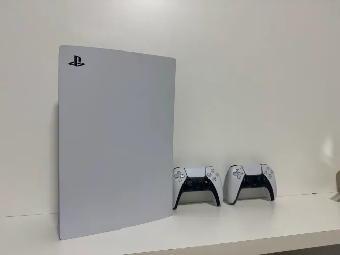 PS5 FAT, COM LEITOR DE DISCO, 825GB, 2 CONTROLES