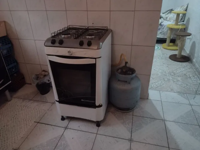 Só fogão sem o gás pois o botijão foi vendido