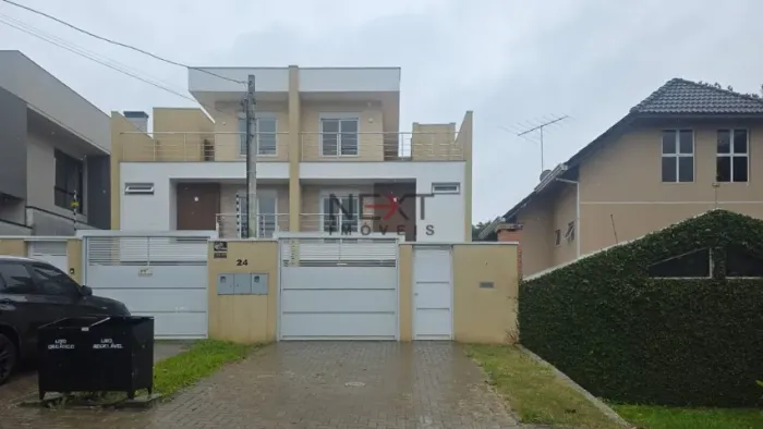 Sobrado Geminado Alto Padrão para Venda no bairro Santo Inácio Curitiba/PR