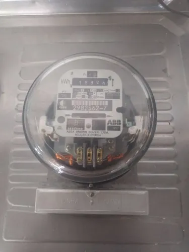 Medidor de energia trifásico